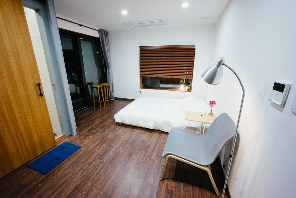 Morning Dew Guesthouse Пусан Екстер'єр фото